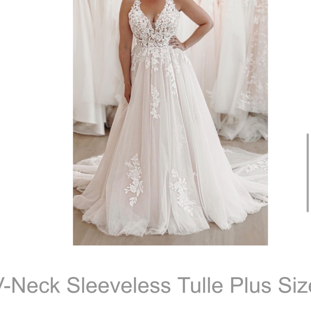 Elegant White Lace Wedding Dress - Picture 2 of 3
